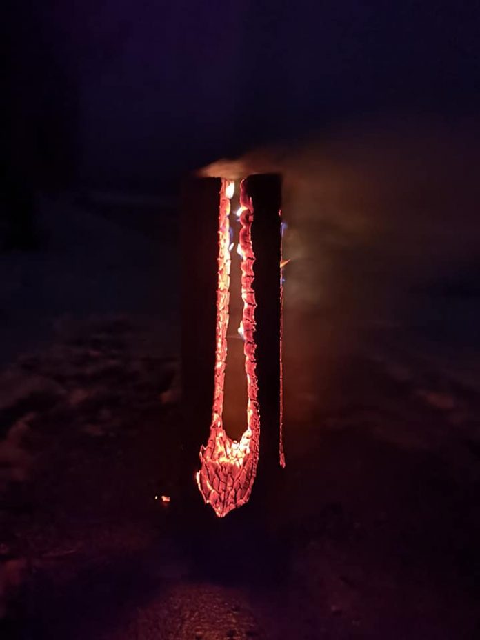 Loppiainen_MarkkuWiik_2 jätkänkynttilä palaa