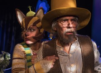 HÄMEENLINNAN TEATTERIN SYKSY: Konstailematonta, elävien ihmisten elävää ja tunteikasta teatteria